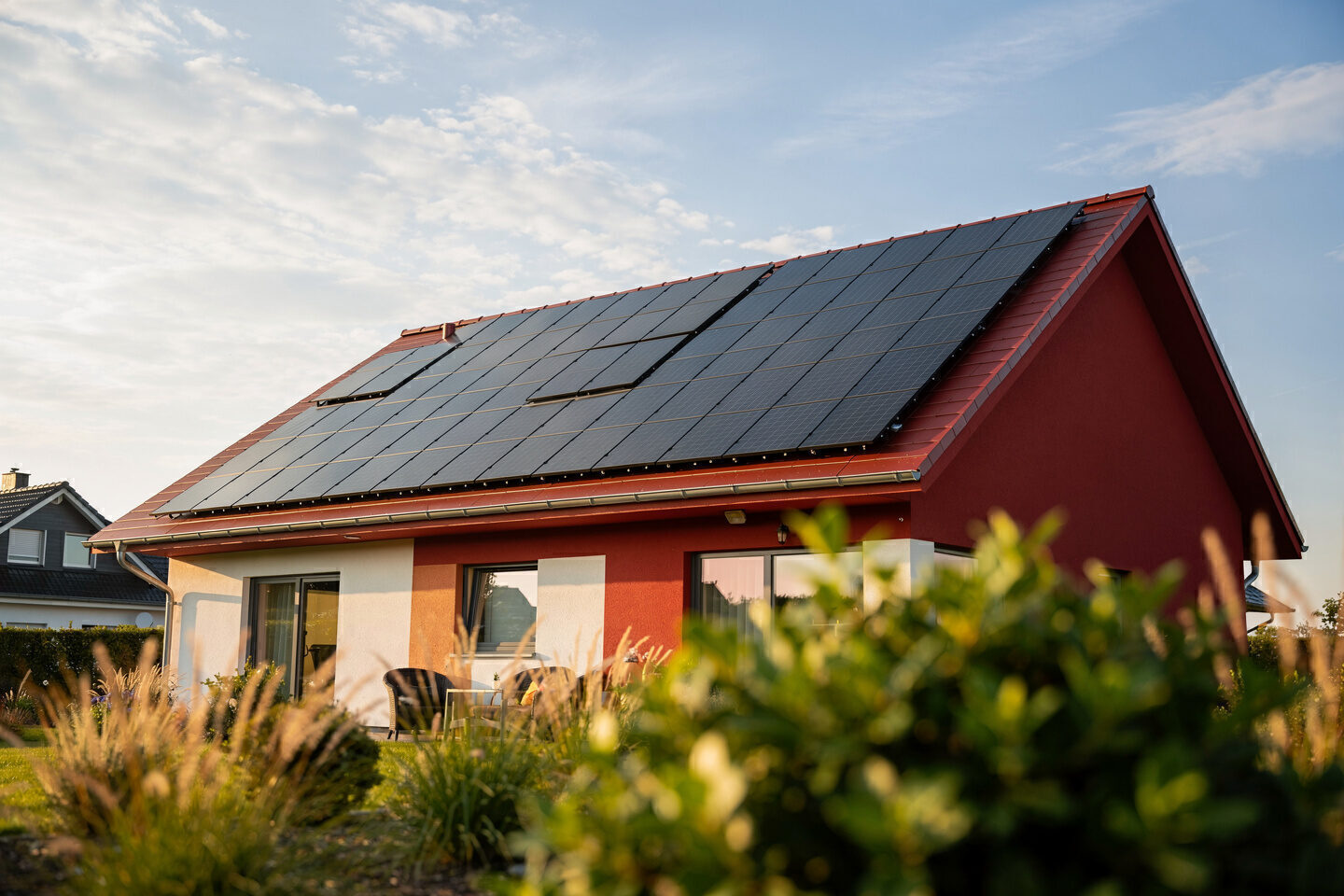 Photovoltaik auf dem Dach eines Einfamilienhauses